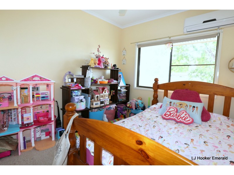 4 Maguire Place, Emerald QLD 4720