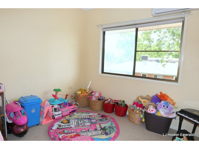 4 Maguire Place, Emerald QLD 4720