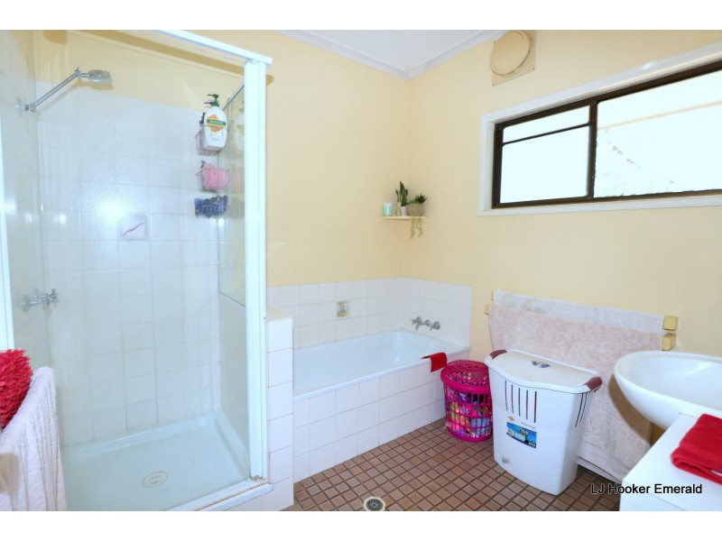 4 Maguire Place, Emerald QLD 4720