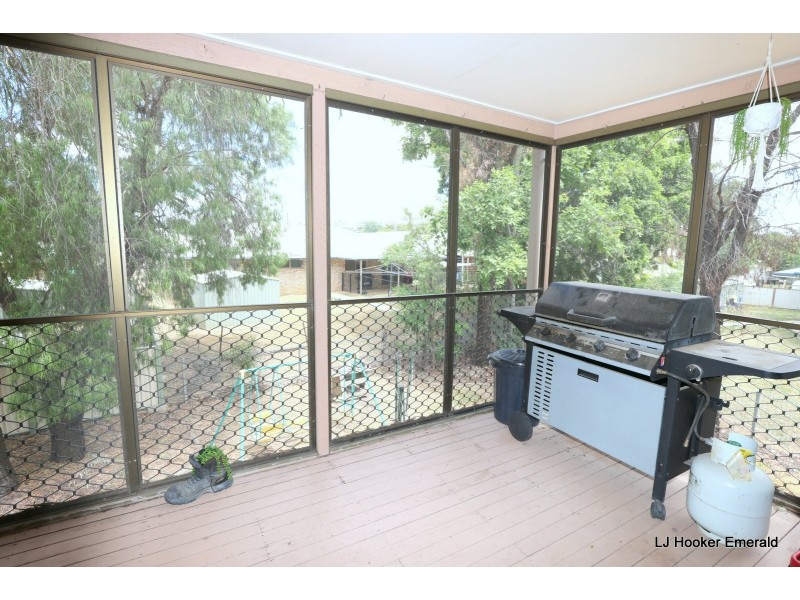 4 Maguire Place, Emerald QLD 4720