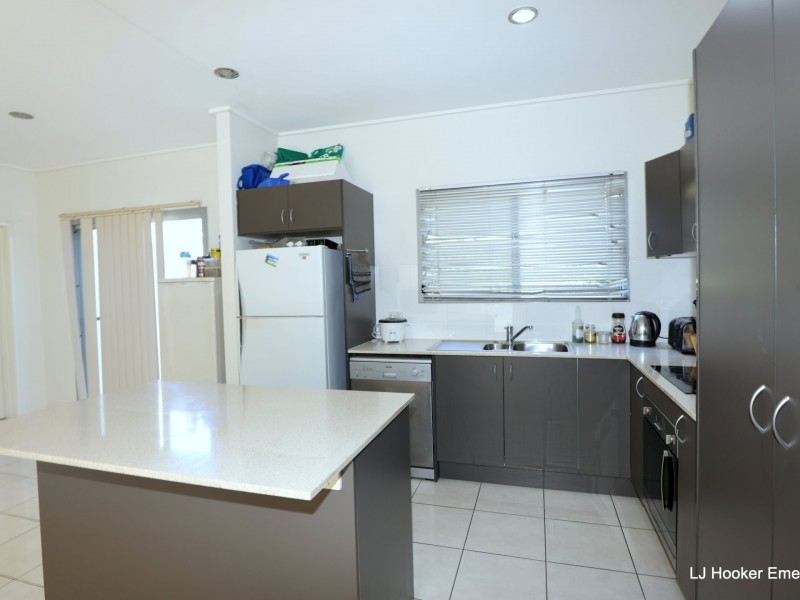 6 Batts Place, Emerald QLD 4720