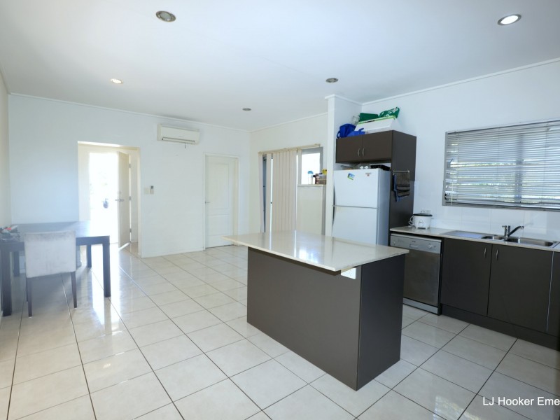 6 Batts Place, Emerald QLD 4720