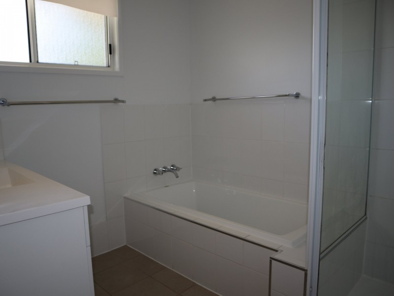 7 Alamein Drive, Emerald QLD 4720