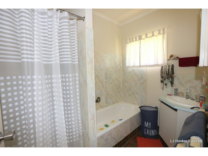 16 Saffola Place, Emerald QLD 4720