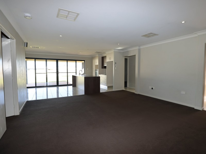 7 Rogers Street, Emerald QLD 4720