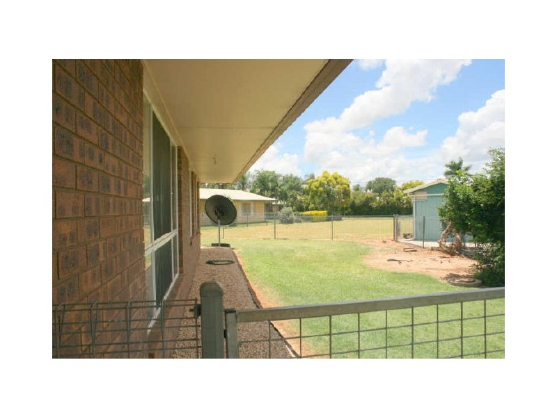 4 Skelton Place, Emerald QLD 4720