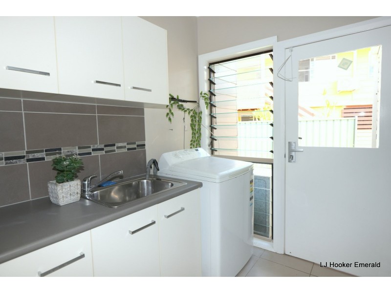 6 Judith Grove, Emerald QLD 4720