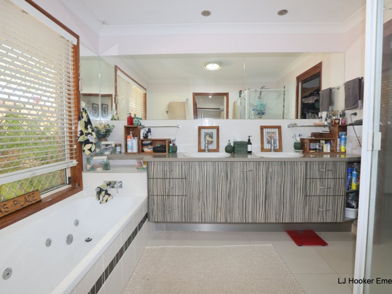 10 Kidd Street, Emerald QLD 4720