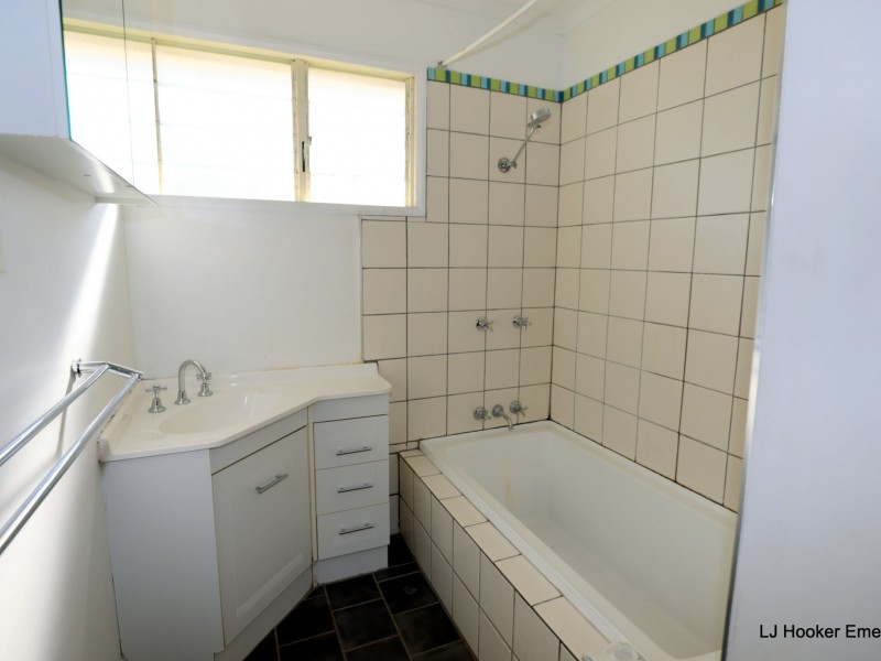 4 Zircon Ave, Emerald QLD 4720