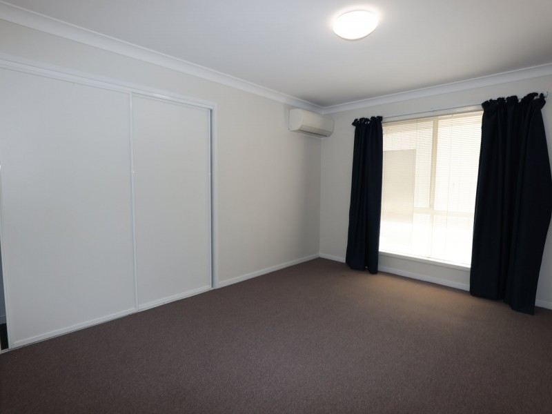 12 Crozier Crescent, Emerald QLD 4720