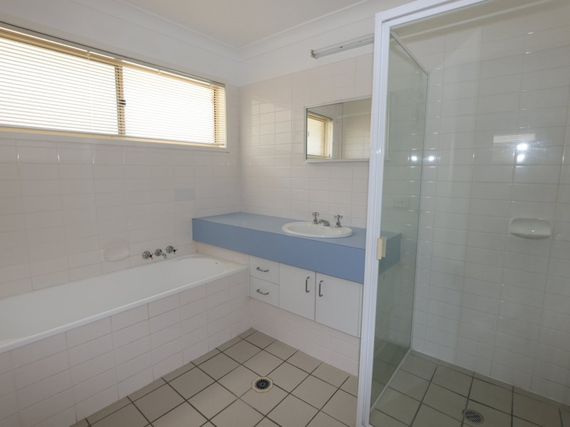 12 Crozier Crescent, Emerald QLD 4720