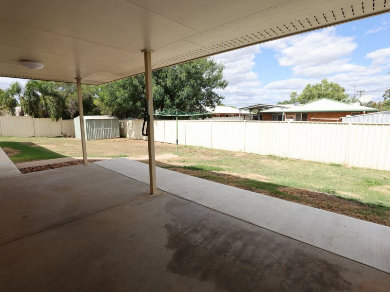 12 Crozier Crescent, Emerald QLD 4720