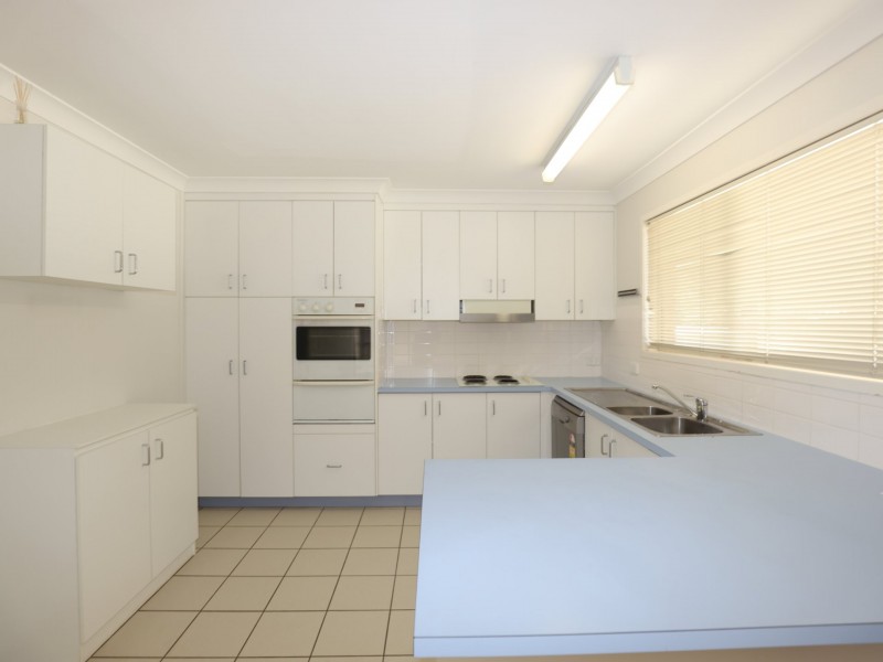 12 Crozier Crescent, Emerald QLD 4720