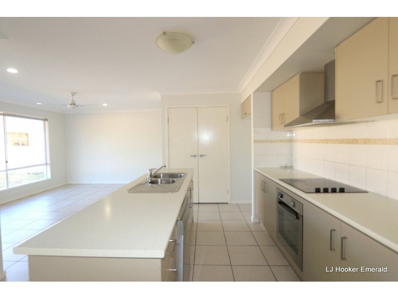 24 Scott Peak, Capella QLD 4723