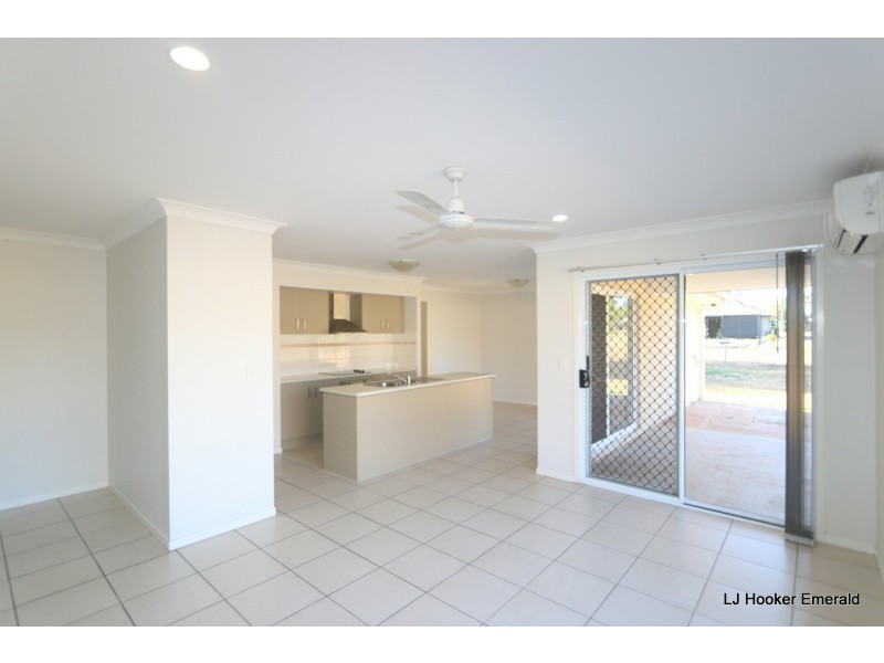 24 Scott Peak, Capella QLD 4723
