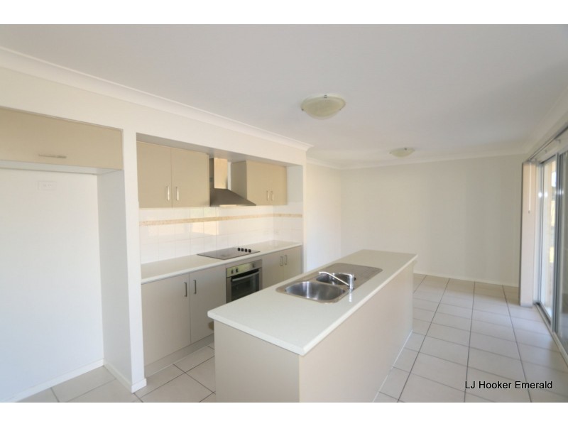 24 Scott Peak, Capella QLD 4723