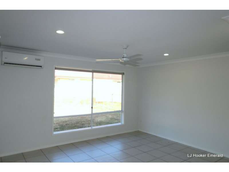 24 Scott Peak, Capella QLD 4723