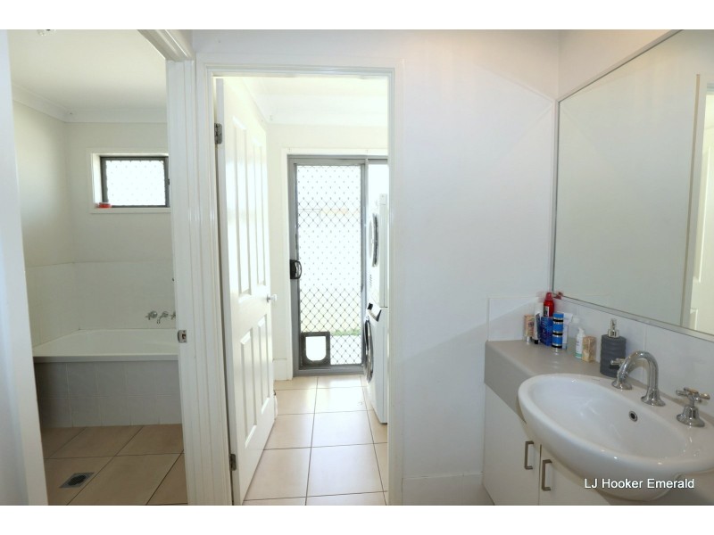 17 Scenic Drive, Emerald QLD 4720