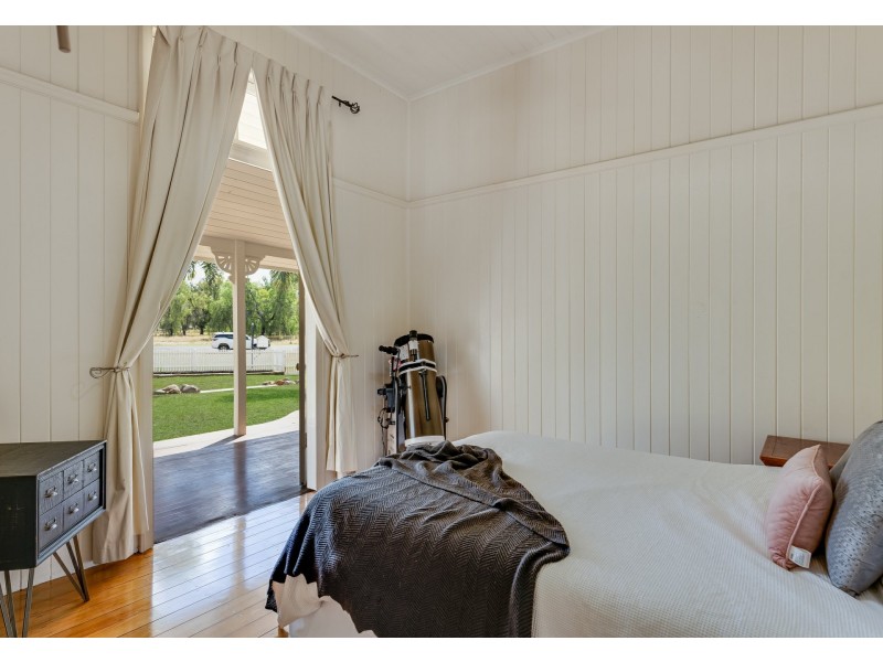 32 Braeside Road, Emerald QLD 4720