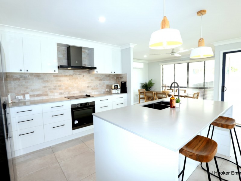 10 Cowan Crescent, Emerald QLD 4720