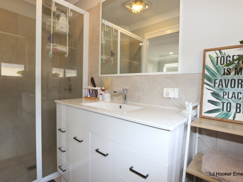 10 Cowan Crescent, Emerald QLD 4720