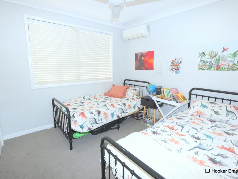 10 Cowan Crescent, Emerald QLD 4720