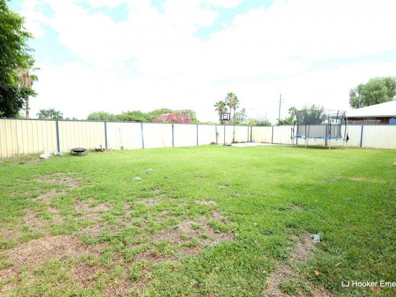 10 Cowan Crescent, Emerald QLD 4720