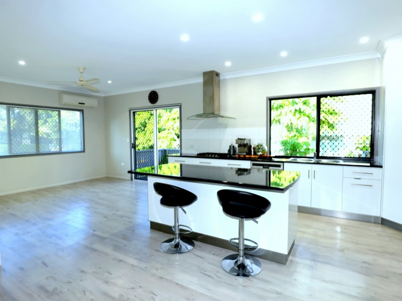 18 Mellish Crescent, Emerald QLD 4720