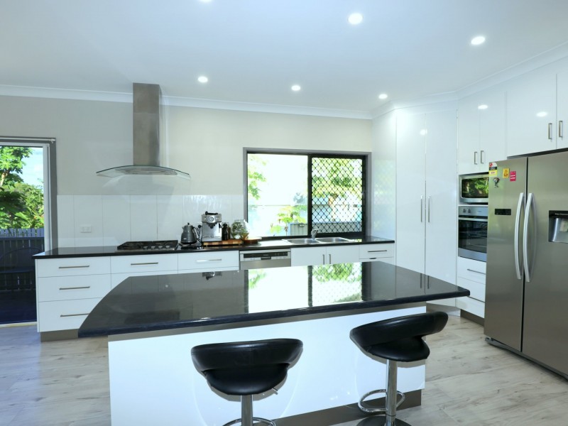 18 Mellish Crescent, Emerald QLD 4720