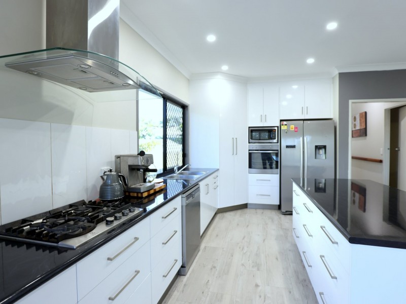 18 Mellish Crescent, Emerald QLD 4720