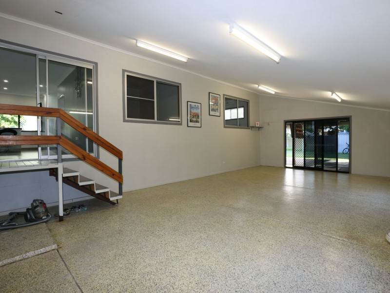 18 Mellish Crescent, Emerald QLD 4720