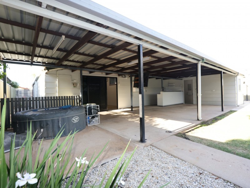 18 Mellish Crescent, Emerald QLD 4720