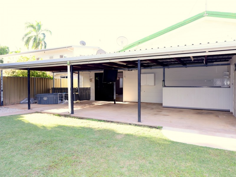 18 Mellish Crescent, Emerald QLD 4720