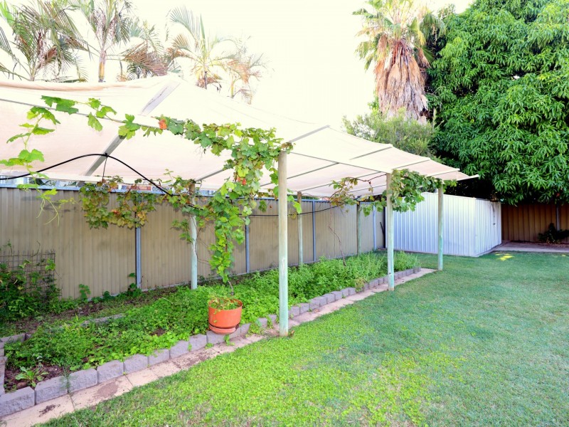 18 Mellish Crescent, Emerald QLD 4720