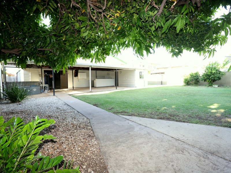 18 Mellish Crescent, Emerald QLD 4720