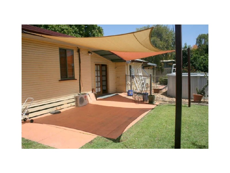 73 Esmond Street, Emerald QLD 4720