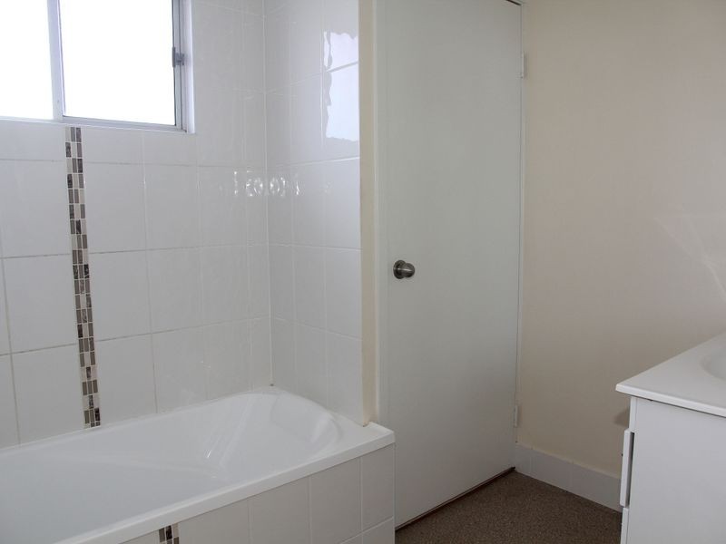8 Carbeen Place, Emerald QLD 4720