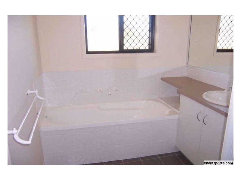 15 Mooney Street, Emerald QLD 4720