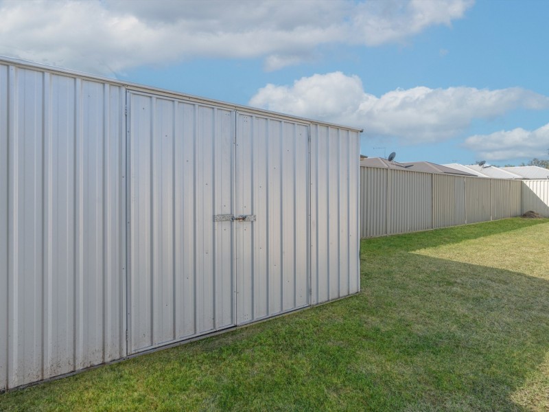 87 Loch Street, Emerald QLD 4720