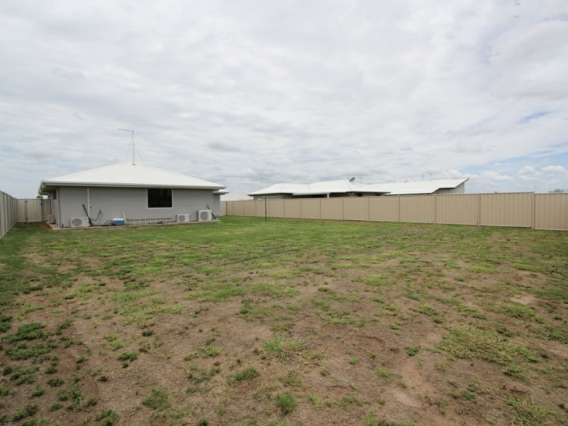 9 Newman Drive, Emerald QLD 4720