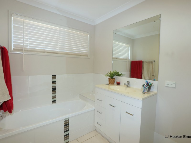 1/4 Parkway Street, Emerald QLD 4720