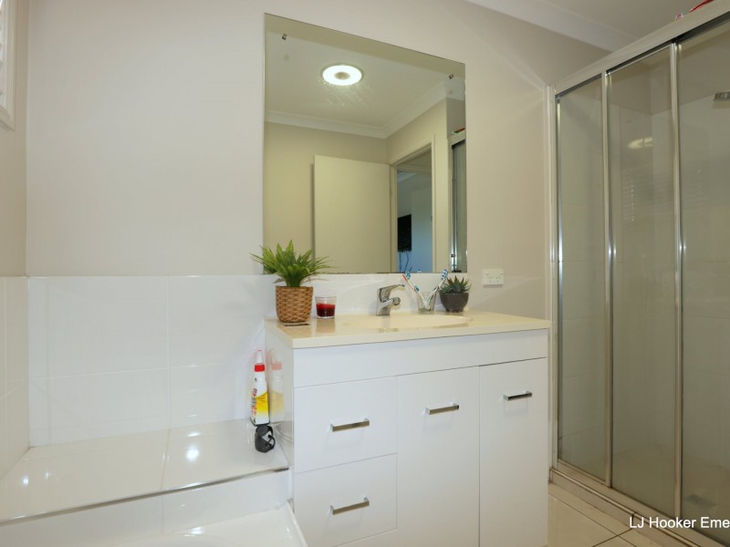 1/4 Parkway Street, Emerald QLD 4720