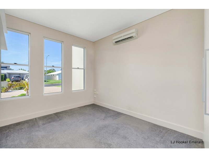 12 Carrington Place, Emerald QLD 4720