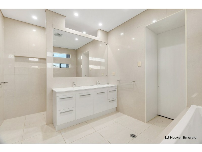 12 Carrington Place, Emerald QLD 4720
