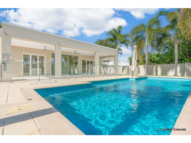 12 Carrington Place, Emerald QLD 4720