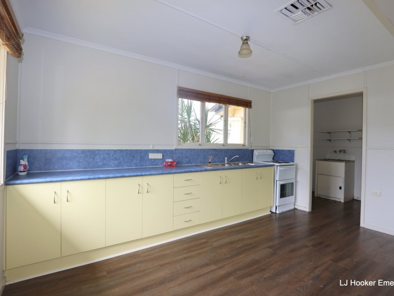 16 Racecourse Road, Emerald QLD 4720