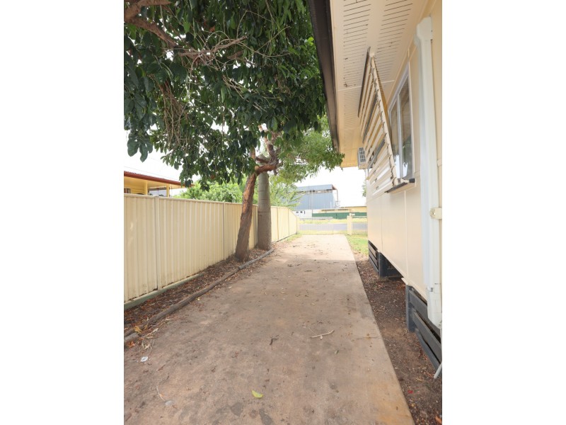 16 Racecourse Road, Emerald QLD 4720