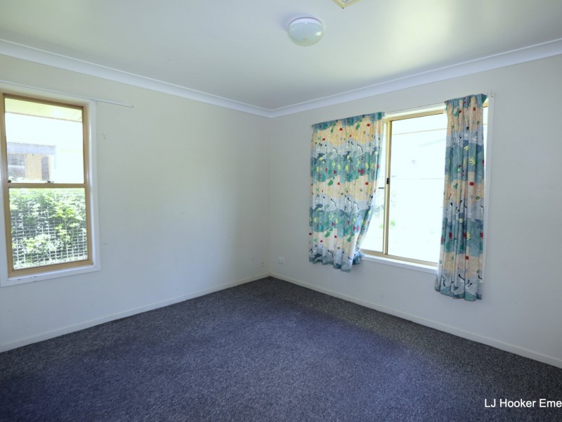 2 Chalmers Cres, Emerald QLD 4720