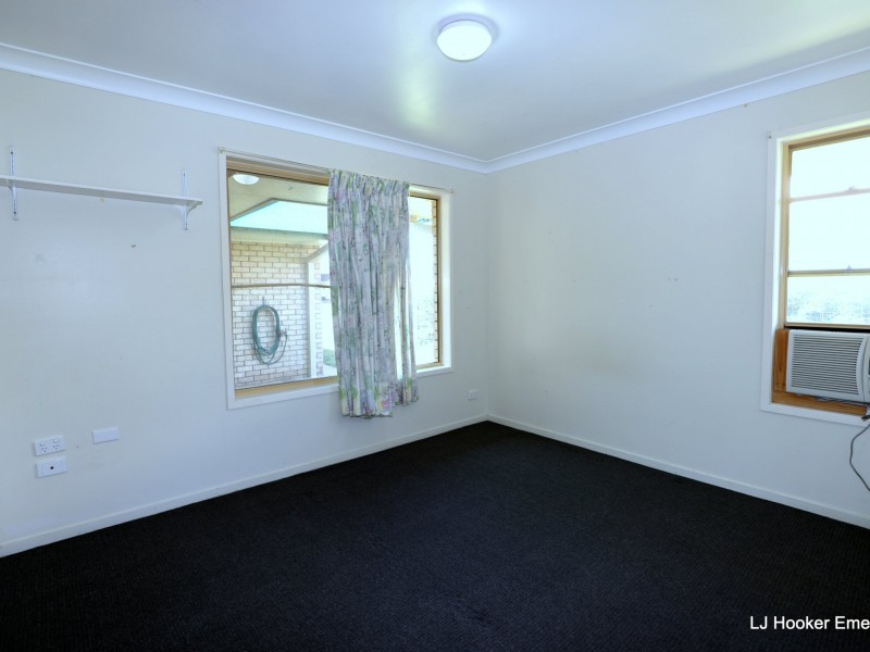 2 Chalmers Cres, Emerald QLD 4720