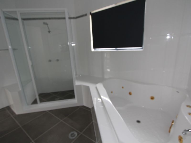 8 Peggy Court, Emerald QLD 4720